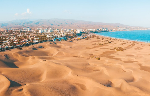 Use-sun-protection-during-adventure-travel-in-Saudi-Arabia-especially-in-summers
